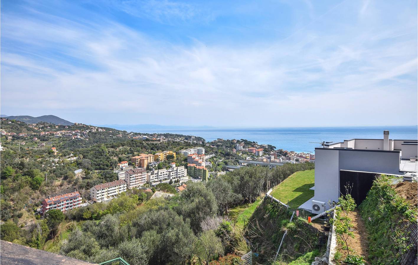 Ritiro in riva al mare: Piscina, Internet, parcheggio e terrazza. in Celle Ligure, Riviera di Ponente