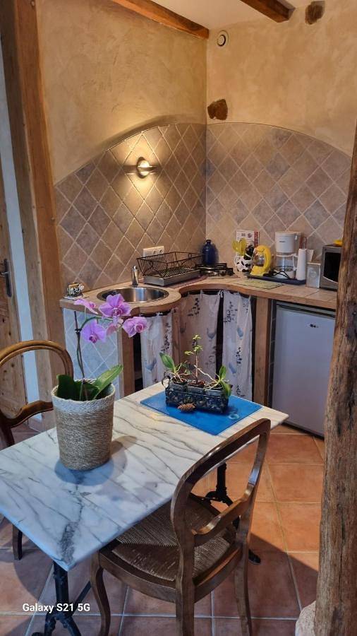 Gîte pour 2 personnes, avec Terrasse et Jardin à Barbonne-Fayel