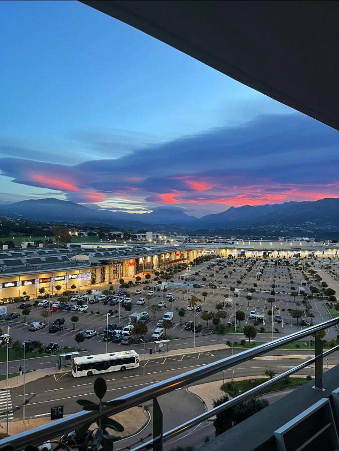 Appartement entier, Two-Bedroom Apartment in Sarrola-Carcopino, Région d'Ajaccio