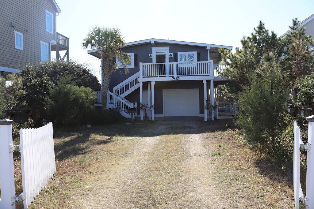 Oceanfront Cottage with Great Views! in Holden Beach, Brunswick County