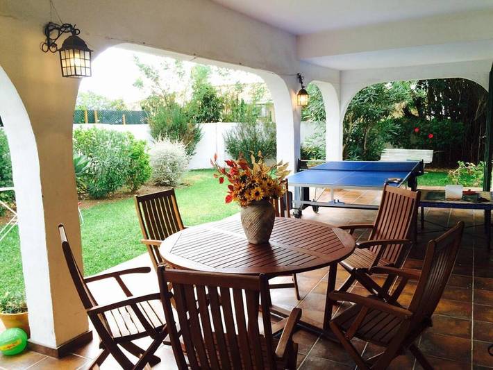 Chalet para 10 personas, con jardín además de terraza y piscina - 1