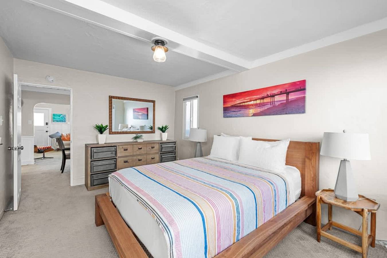 Beachside Bungalow 5 Minute Walk from the Shore in Hermosa Beach, Los Angeles County