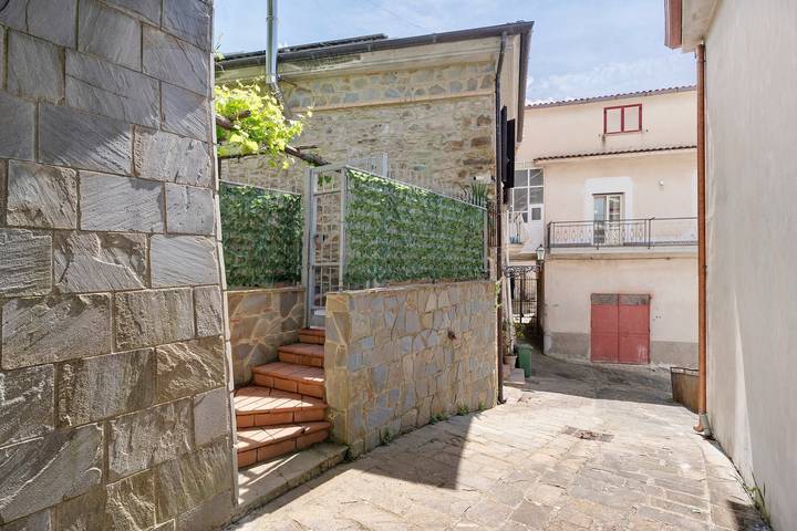 Appartamento intero, Appartamento 'Borgo San Martino 1' con Vista Montagna, Balcone e Wi-Fi in Laureana Cilento, Cilento Coast