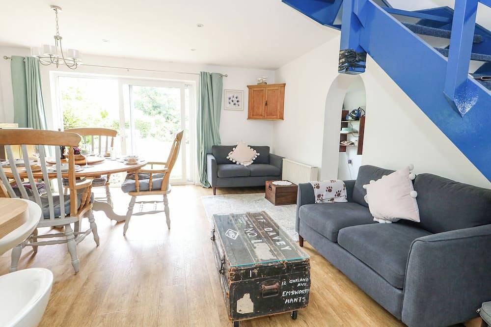 Mermaid Cottage, family friendly, with a garden in Wakeham, Portland in Easton (Portland), Isle of Portland