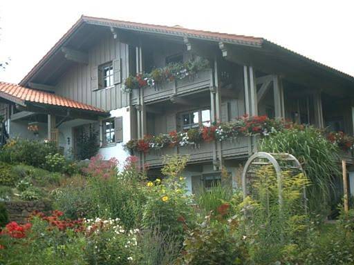 Ferienwohnung für 2 Personen, mit Terrasse und Garten sowie Pool