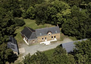 Gîte pour 14 personnes, avec terrasse et jardin à Plessé