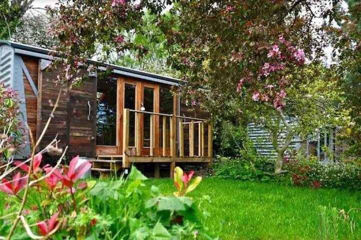 Tiny Home No.2 Railway Carriage with Stunning Views in Gateshead