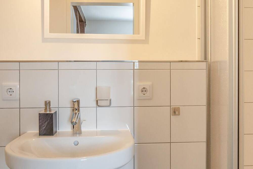 Einzelzimmer Dachgeschoß (mit Schräge) - Museumsbahnhof Ahütte, Pension in Üxheim, Vulkaneifel