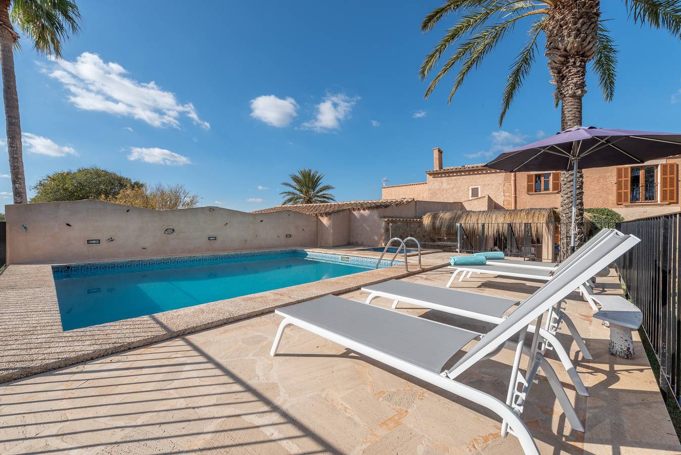 Beautiful Country Home with 2 Pools, Wi-Fi, Air Conditioning in Cala d'Or, Santanyí