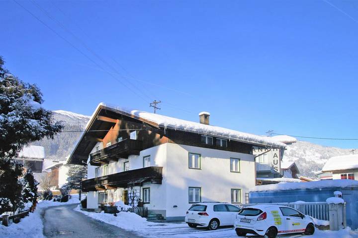 Chalet in Fügen bei Spieljochbahn in Tuxer Alpen, Fügen