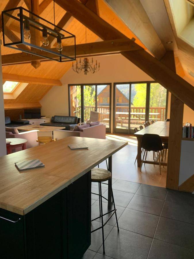 Gîte pour 12 personnes, avec vue ainsi que jardin et terrasse à Murat-le-Quaire - 4