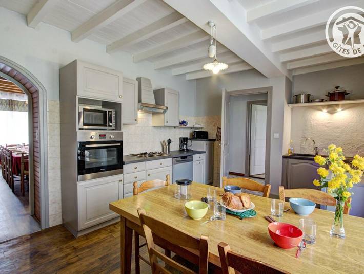 Gîte pour 12 personnes, avec Terrasse et Jardin dans Montbrison - 2