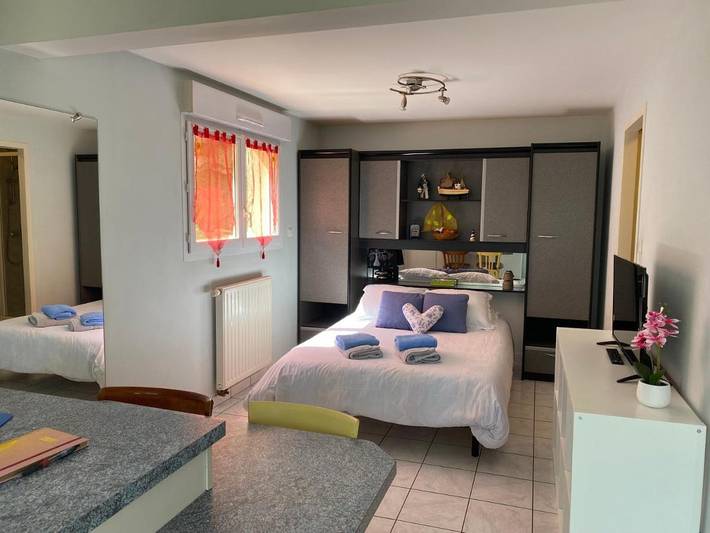 Gîte pour 2 personnes, avec jardin, animaux acceptés à Luc-la-Primaube