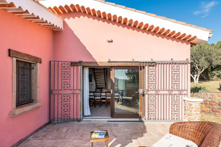 Appartamento intero, Appartamento 'Ambra One' con vista sulle montagne, giardino privato e terrazza in Sant'Antioco Città, Sant'Antioco