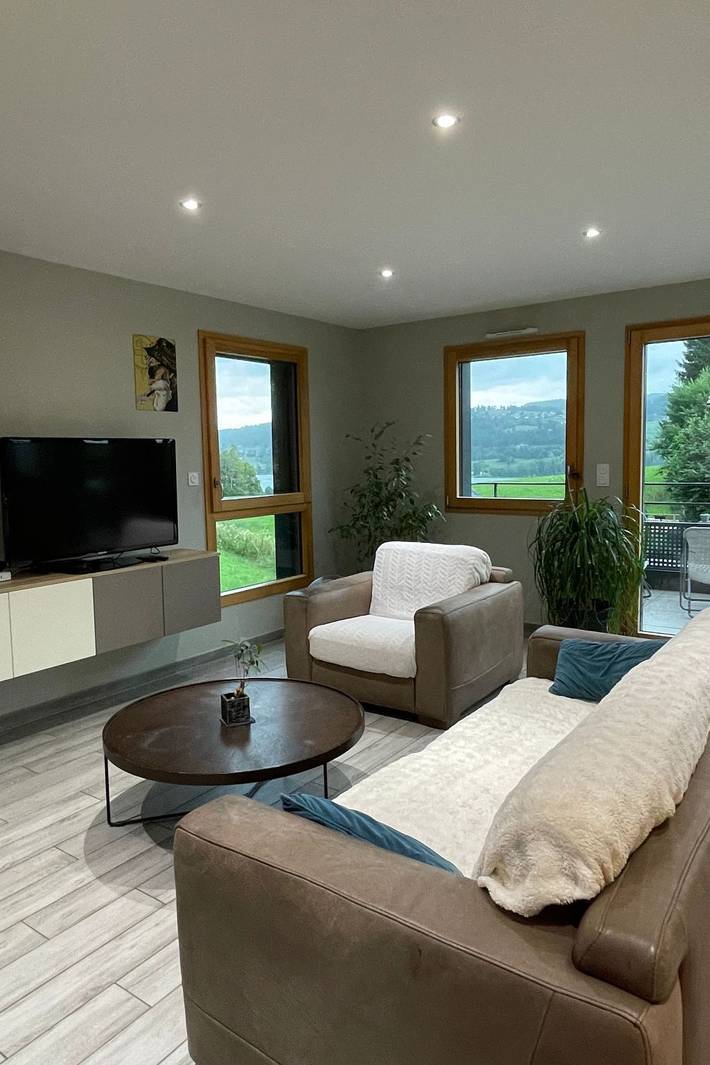 Ferienwohnung für 4 Personen, mit Garten und Seeblick in Franche-Comté