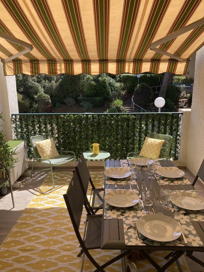 Gîte pour 4 personnes, avec piscine et terrasse à Bandol