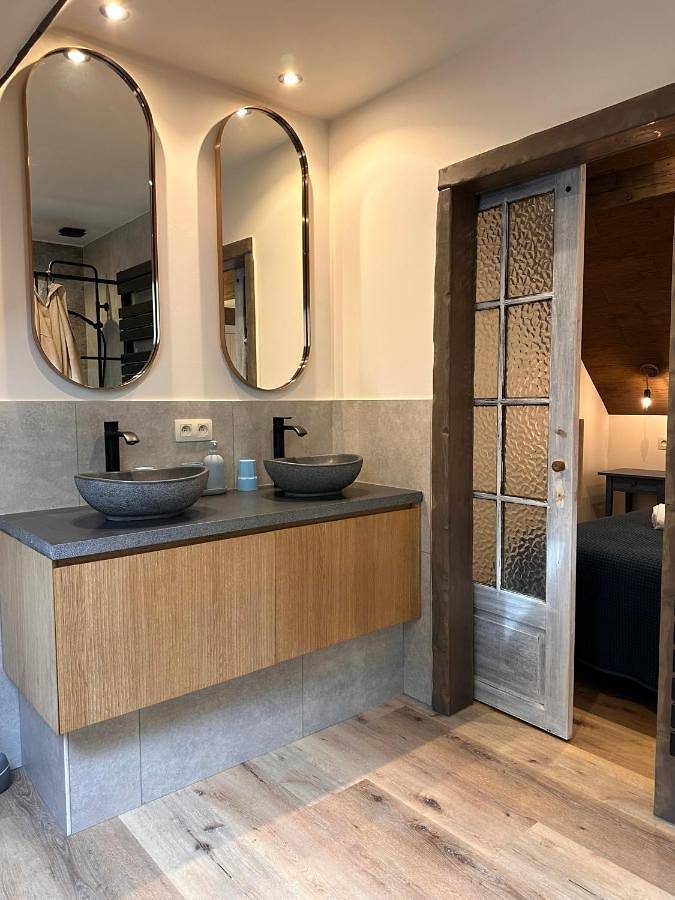 Location de vacances pour 2 personnes, avec vue ainsi que terrasse et piscine à Haybes - 2