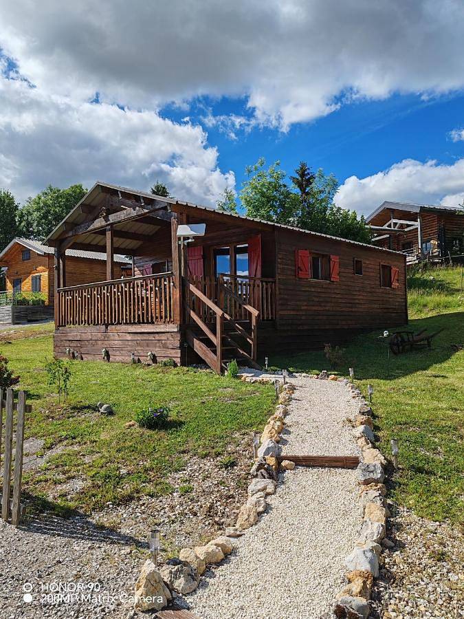 Gîte pour 4 personnes, avec Balcon et Terrasse ainsi que Jardin et Piscine à Saint-Laurent-en-Grandvaux