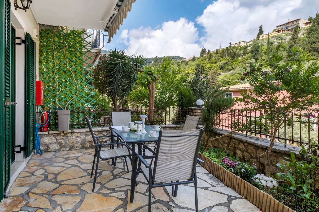 Hel leilighet, Apartment "Nikoleta A" with Sea View, Garden & Wi-Fi in Nikiana, Alexandros