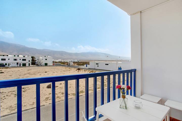 Ganze Wohnung, Geräumiges Haus "Casa el Pueblo" mit WLAN und Balkon; Parkplätze vorhanden, Haustiere erlaubt in Famara Beach, Teguise