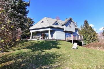 Chalet pour 14 personnes, avec terrasse et jardin, animaux acceptés à Murat-le-Quaire