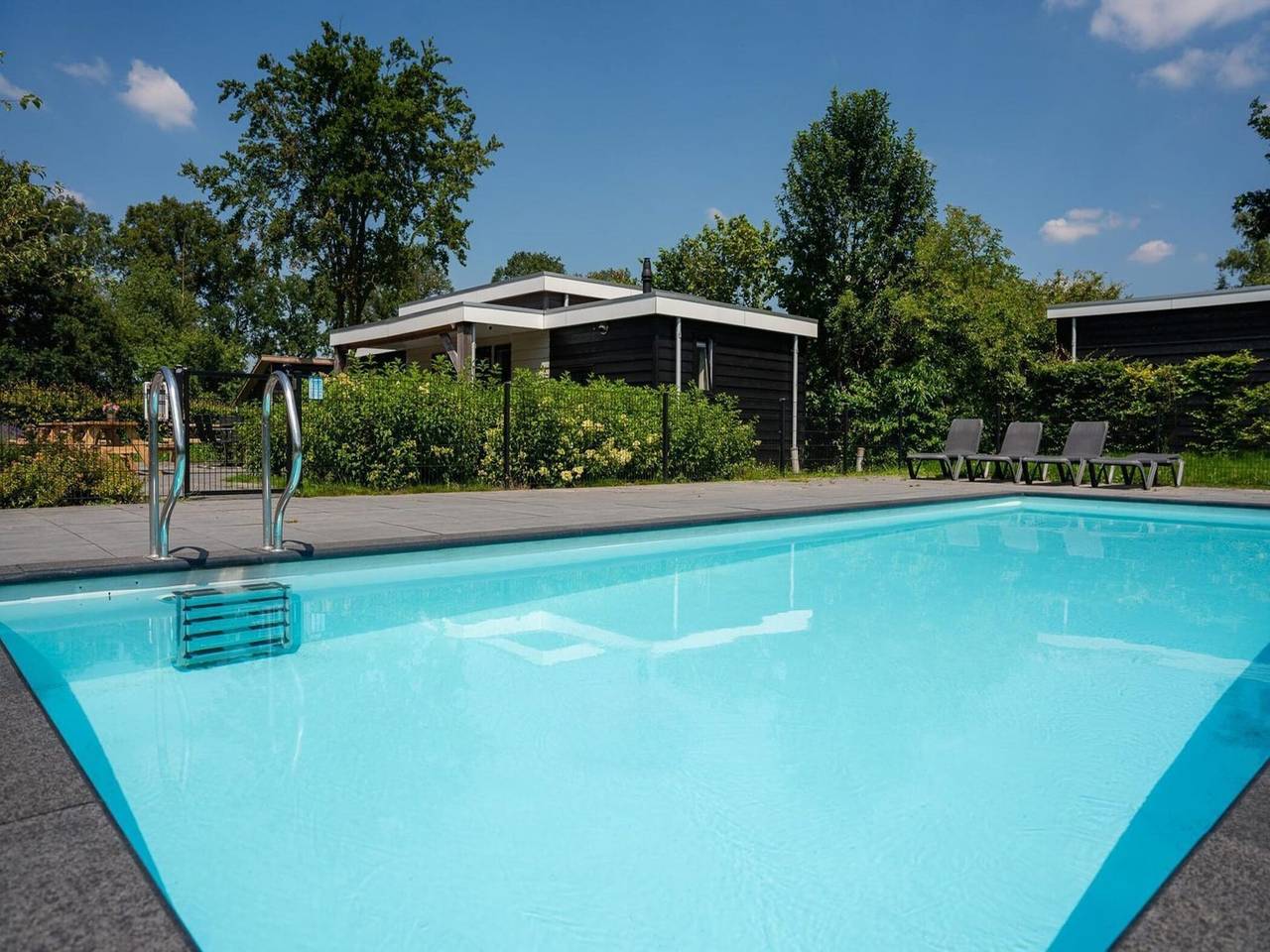 Overijssel Holiday Haven met bubbelbad in Rijssen, Sallandse Heuvelrug