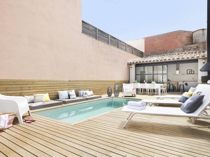 Casa rural para 11 personas, con Balcón/Terraza además de Terraza y Piscina en San Jordi Desvalls - 2
