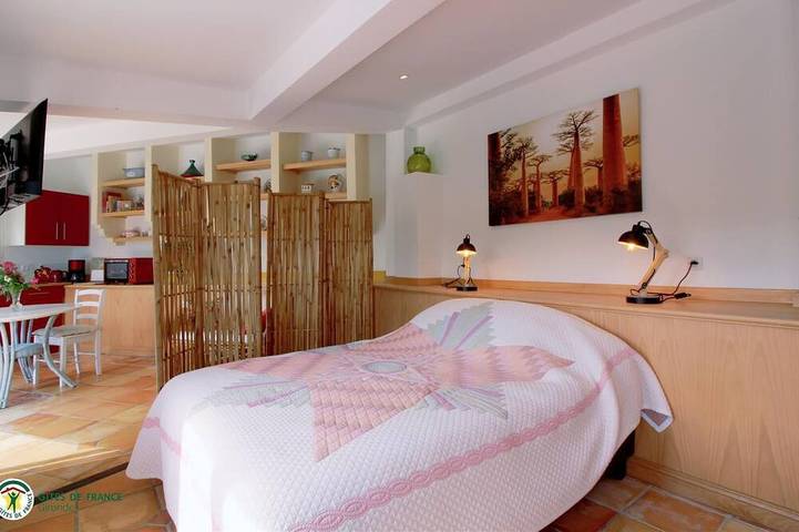 Location de vacances pour 2 personnes, avec jardin, animaux acceptés à Tabanac - 2