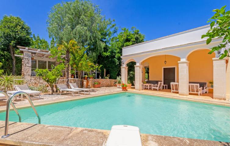 Ferienhaus für 4 Personen, mit Terrasse und Pool