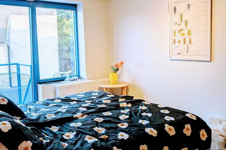 Appartamento intero, Colorful Flat @ trendy old docks.  Perfect for couples. Expandable to 3 bedrooms in Gand (Fiandre), Gand