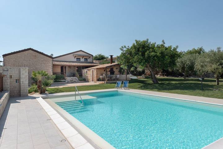 Agriturismo per 9 persone, con Giardino e Piscina a Pozzallo
