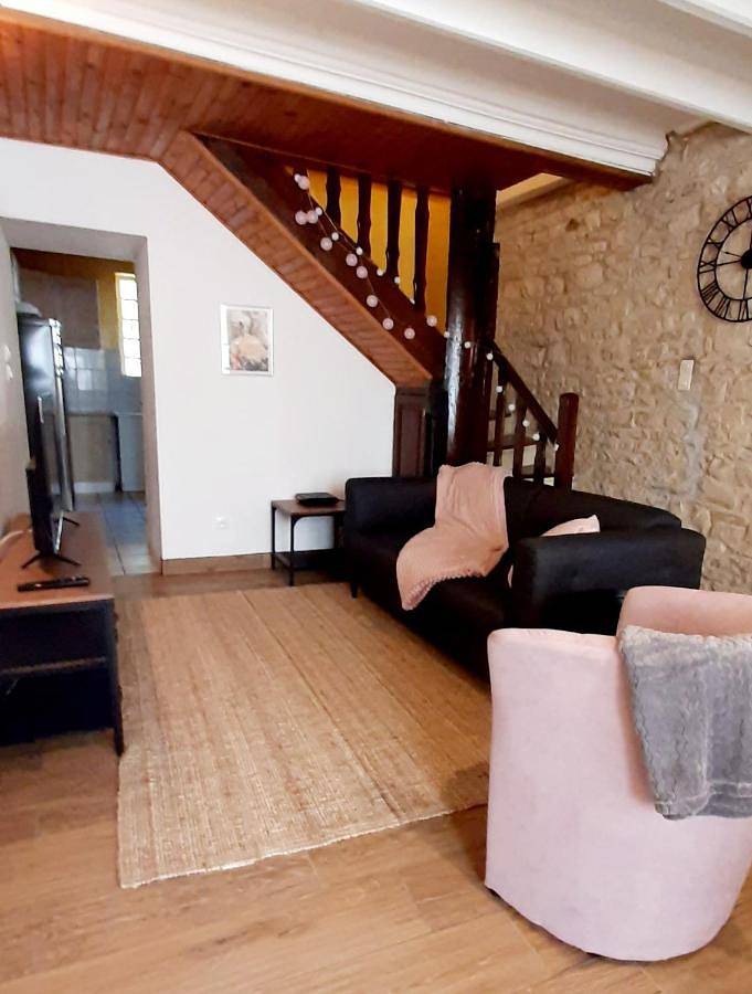 Gîte pour 3 personnes, avec terrasse à Ville-sous-la-Ferté