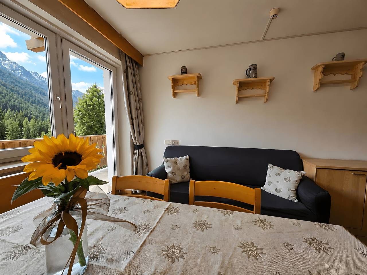 Ganze Wohnung, Apartment 'Lella Stella Alpina' mit Bergblick, Balkon und Wlan in San Giovanni di Fassa, Dolomiti Superski