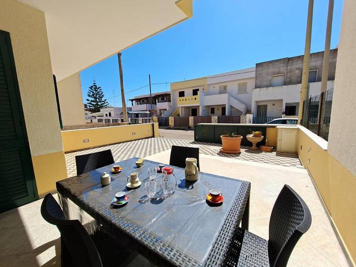 Location de vacances pour 6 personnes, avec jardin et vue, adapté aux familles à Lido Marini - 2