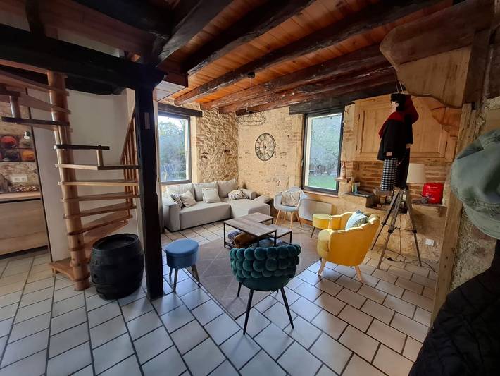 Location de vacances pour 4 personnes, avec terrasse et jardin, adapté aux familles à Puy-l'Évêque - 3
