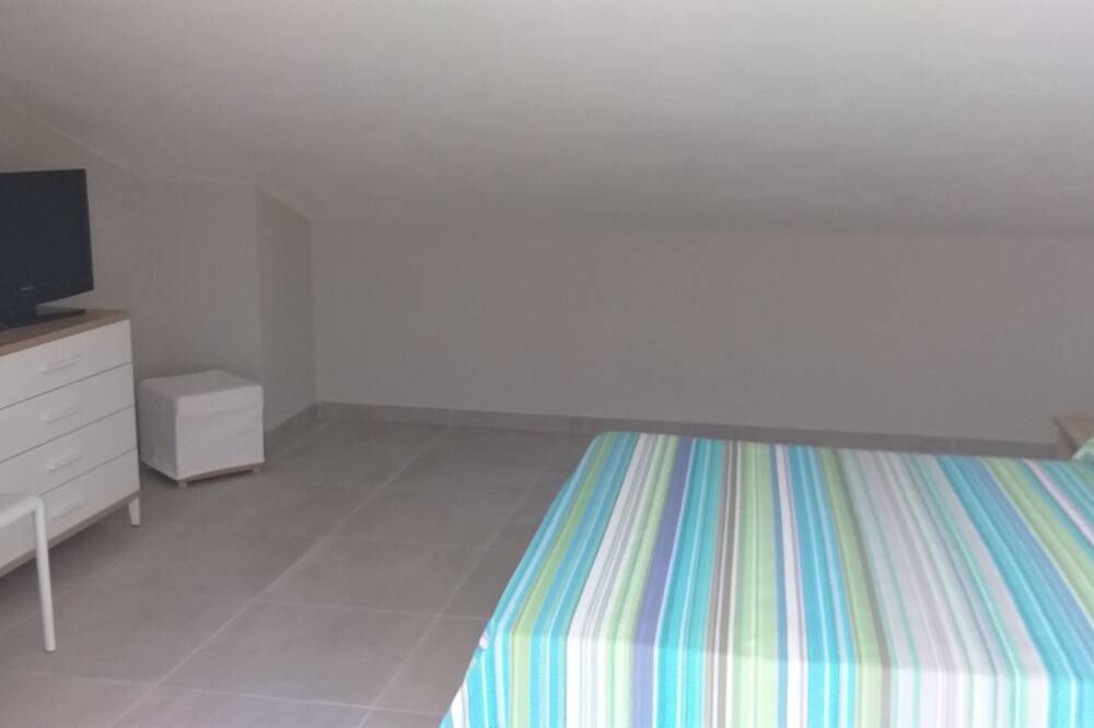 Apartamento entero, Brand new apartment with large terrace near the sea in Lido di Camaiore, Costa de la Maremma