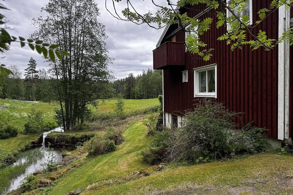 Sehr schön gelegenes Ferienhaus in Skillingsfors |Se18031 in Eda