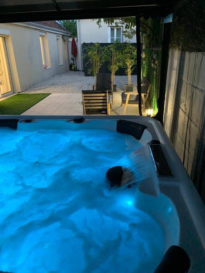 Villa pour 4 personnes, avec Jacuzzi ainsi que Terrasse et Jardin en Champagne-Ardenne