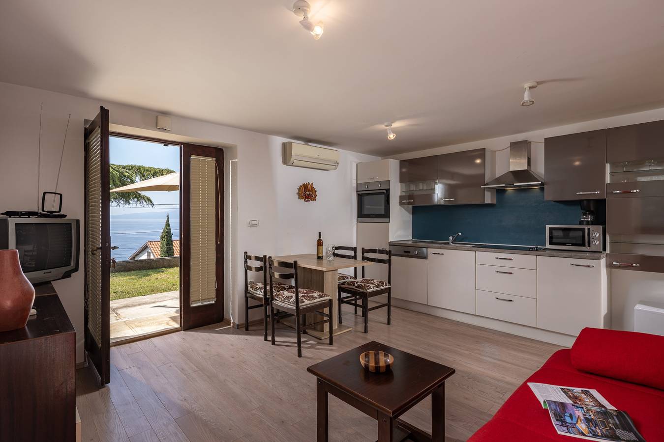 Ganze Wohnung, The Wave - Apt with Seaview and Garden in Vrh Martinscice, Primorje-Gorski Kotar