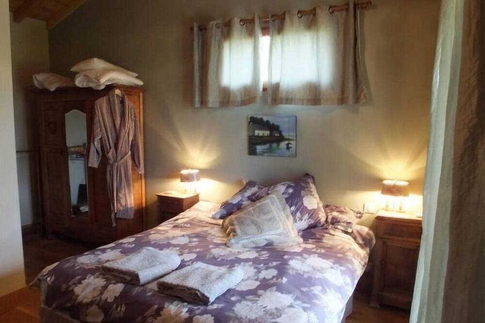 Gorgeous Cottage, countryside views & pool in Saint-Pierre-sur-Dropt, Région de Marmande