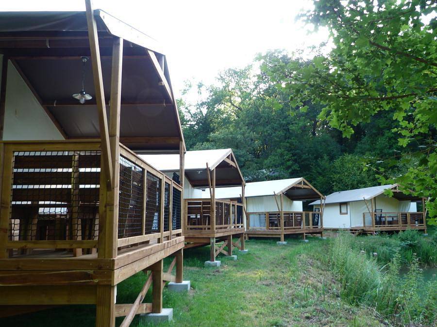 Camping Les Truffières de Dordogne - Lodge 5 personnes - Tente Eco-Lodge 2 chambres in Saint-Geniès, Périgord Noir