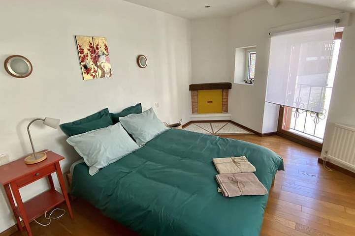 Renovated house with outside courtyard 10 min walk from the sea - free parking in Saint-Malo, Región de Saint-Malo