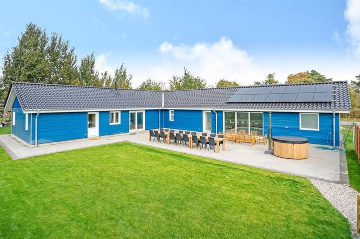 Ferienhaus für 18 Personen, mit Whirlpool und Garten sowie Pool und Sauna