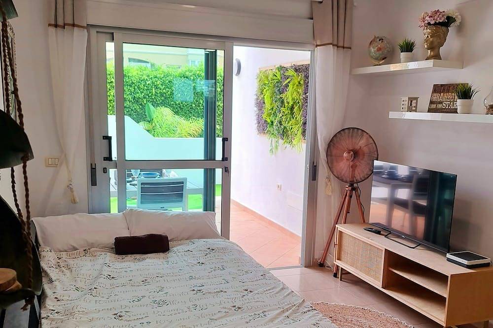 Entire apartment, Homely Apartment in Modern building with Pool in Las Adelfas, San Miguel de Abona