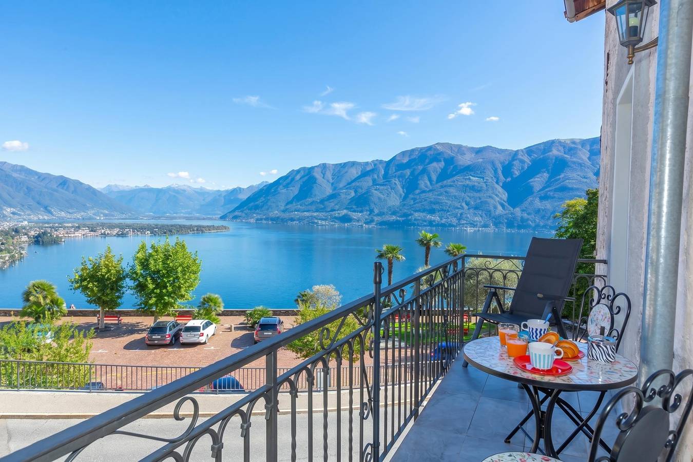 Entire apartment, Yellow view apartment in Ronco sopra Ascona, Ticino Alps and Verbano