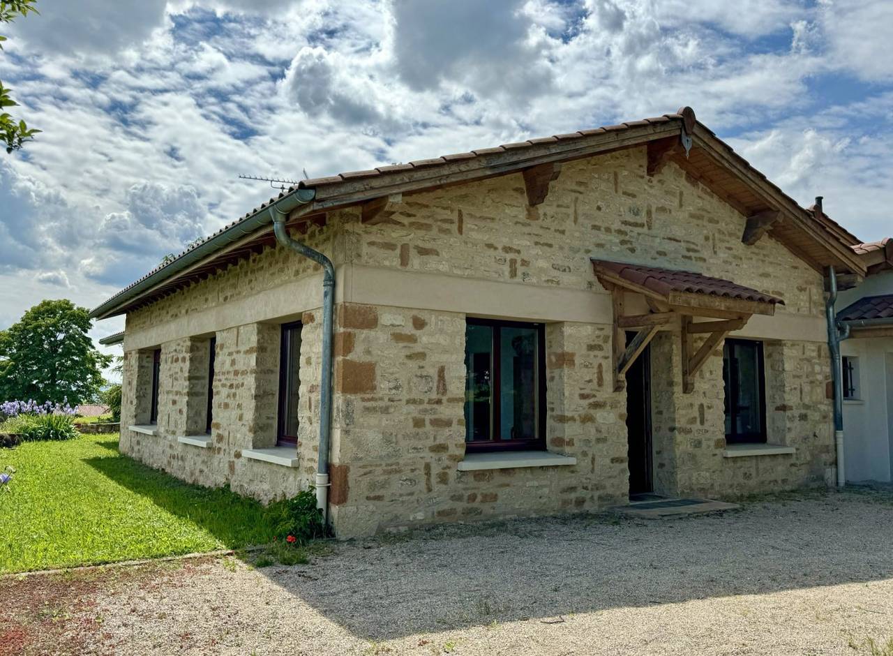 Superbe maison, idéale pour les groupes in Charnay, Beaujolais