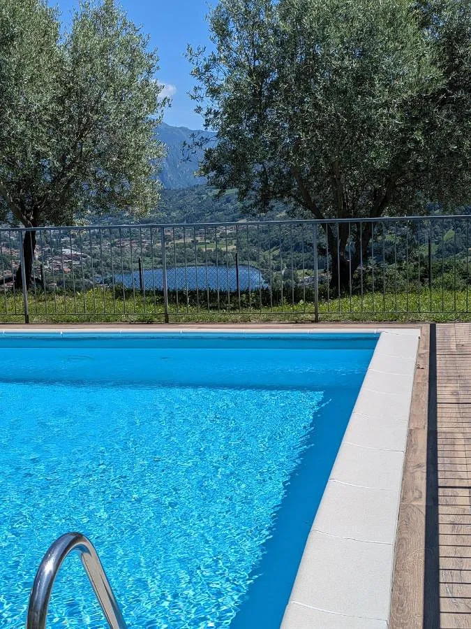 Appartamento vacanze per 4 persone, con piscina e balcone nonché vista lago e panorama, adatto a famiglie con bambini - 1