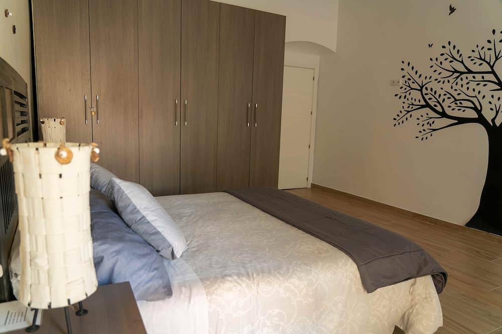 House in the center for 12 with pool 400m from the beach in Calella, Costa del Maresme
