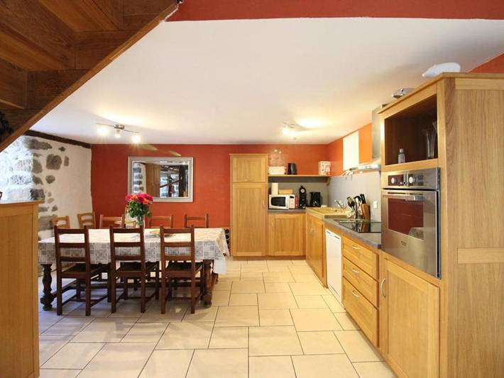Location de vacances pour 6 personnes, avec jardin et piscine à Pleaux - 4