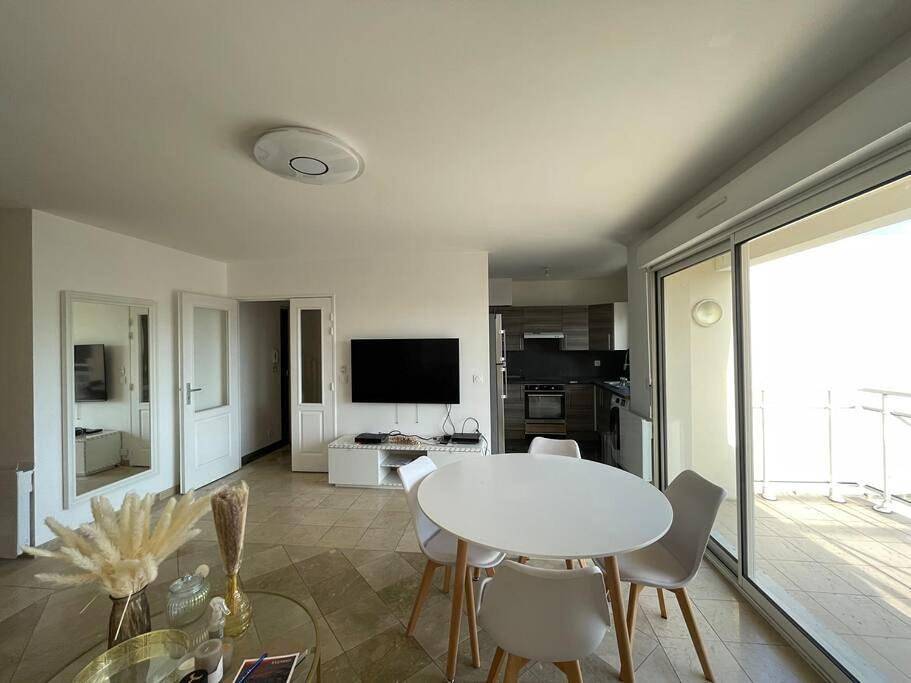 Appartement entier, One-Bedroom Apartment in Chilly-Mazarin, Essonne